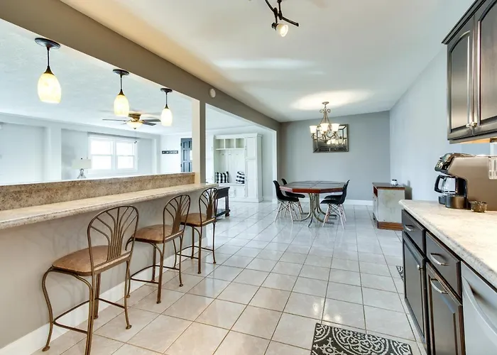 Updated Vacation W/ Fireplace! Hébergement de vacances Robinson