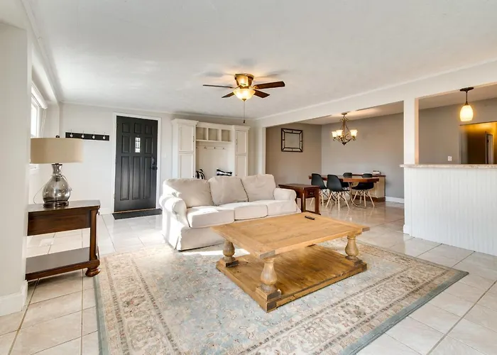 Updated Vacation W/ Fireplace! Hébergement de vacances Robinson